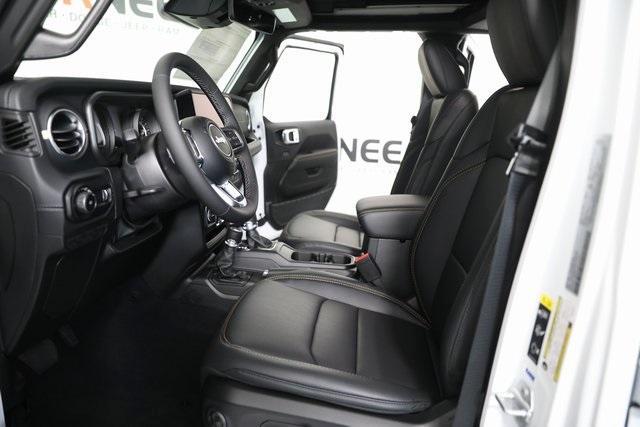Photo of 2025 Bright White Clearcoat Jeep Wrangler
