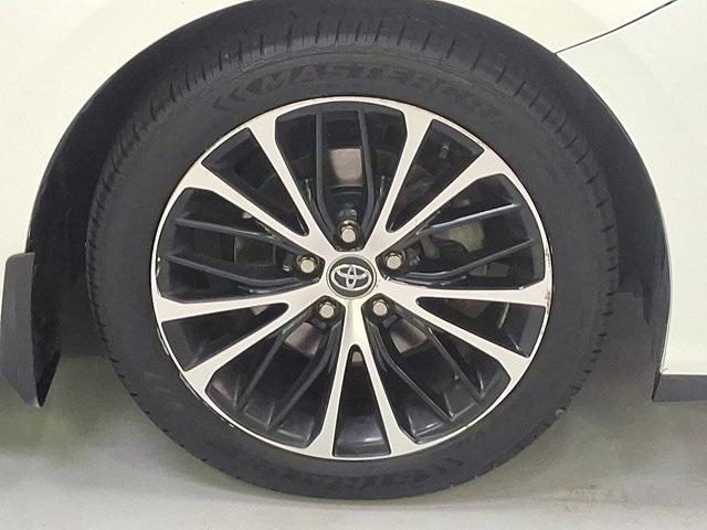 Photo of 2020 Super White Toyota Camry