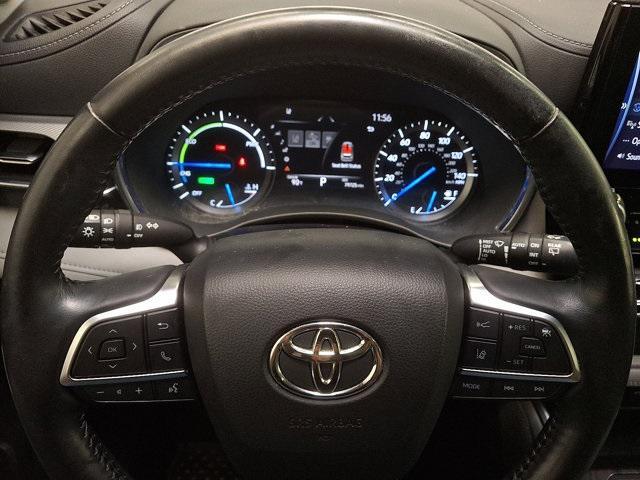 Photo of 2021 Celestial Silver Metallic Toyota Highlander Hybrid