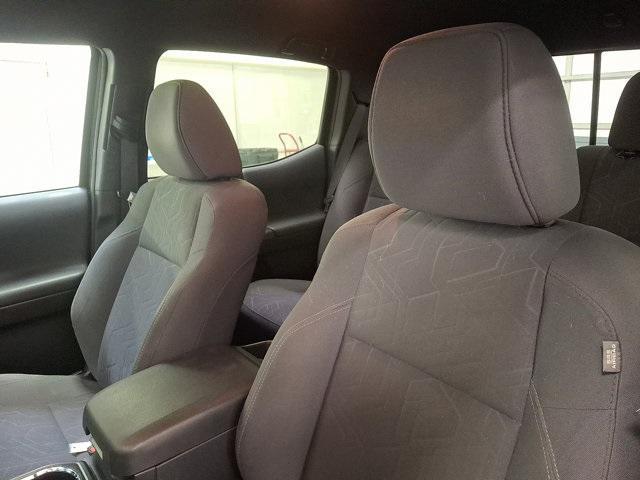 Photo of 2019 Midnight Black Metallic Toyota Tacoma
