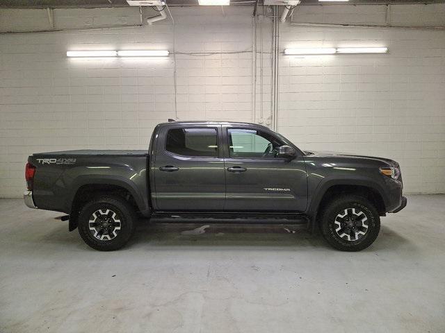 Photo of 2019 Midnight Black Metallic Toyota Tacoma