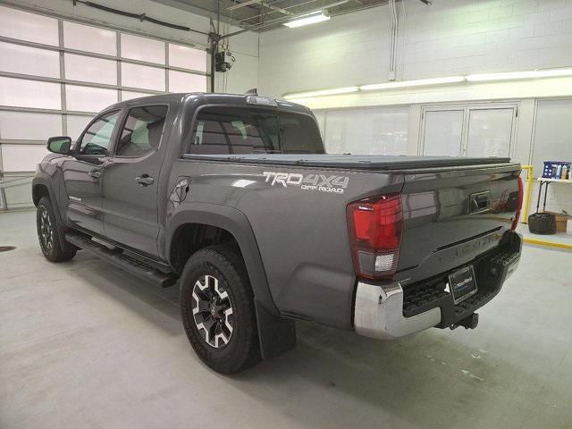 Photo of 2019 Midnight Black Metallic Toyota Tacoma