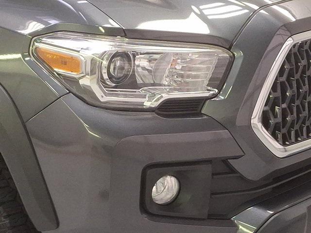 Photo of 2019 Midnight Black Metallic Toyota Tacoma