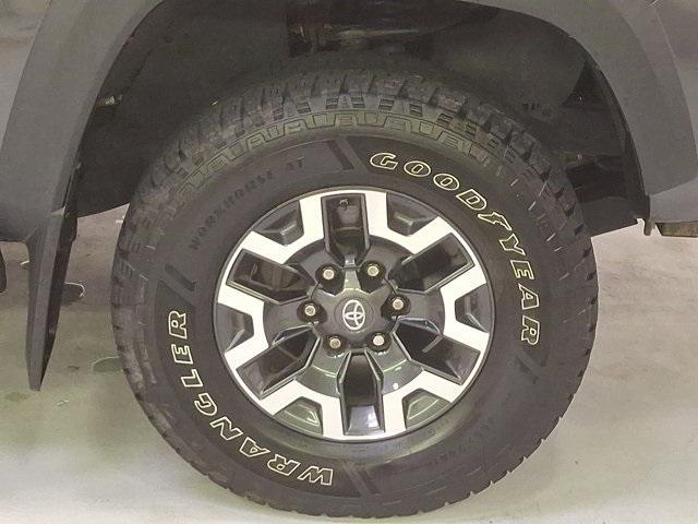 Photo of 2019 Midnight Black Metallic Toyota Tacoma