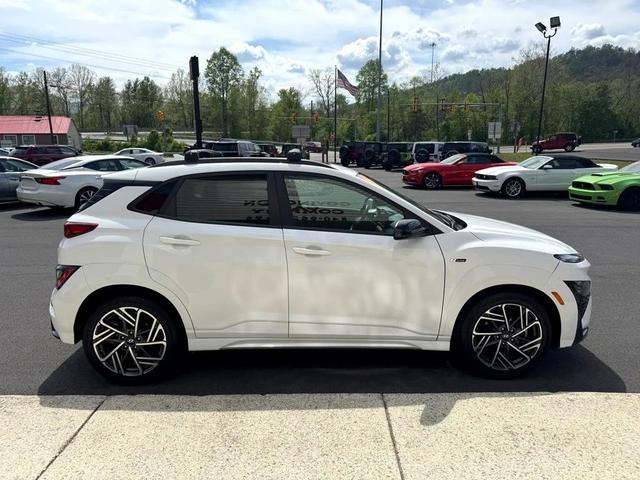 Photo of 2022 Lunar White Hyundai KONA
