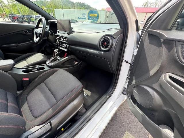 Photo of 2022 Lunar White Hyundai KONA