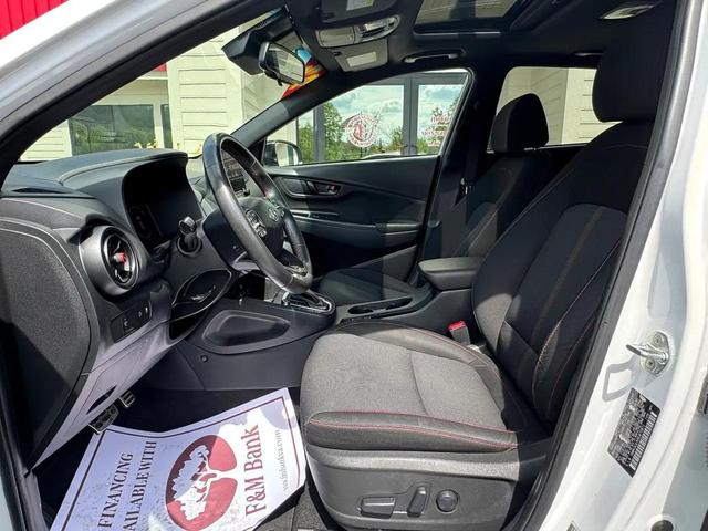 Photo of 2022 Lunar White Hyundai KONA