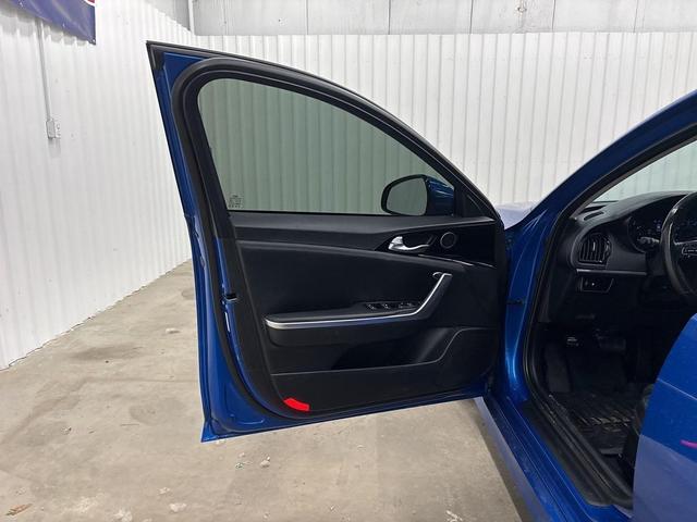 Photo of 2018 Micro Blue Kia Stinger