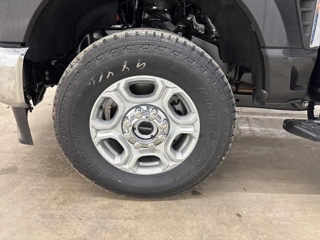 Photo of 2025 AGATE BLACK Ford F-350