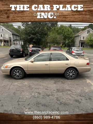 Photo of 2000 Gold Toyota Camry