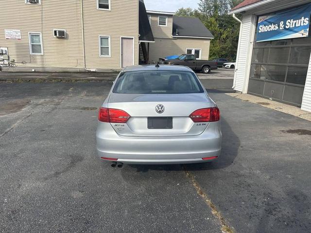 Photo of 2013 Reflex Silver Metallic Volkswagen Jetta