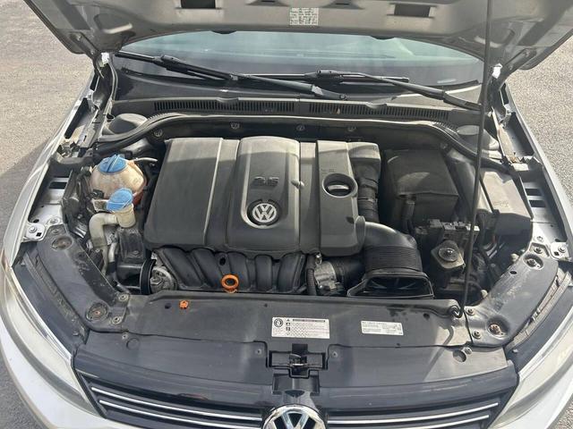 Photo of 2013 Reflex Silver Metallic Volkswagen Jetta