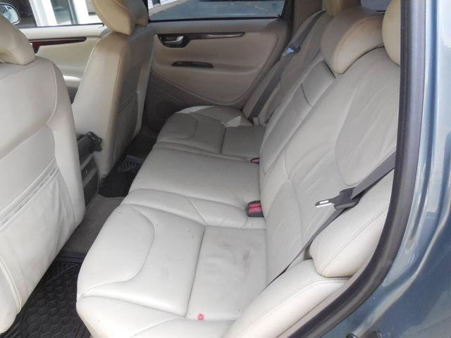 Photo of 2001 Green Volvo V70