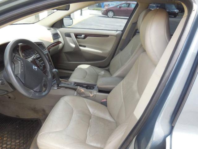 Photo of 2001 Green Volvo V70