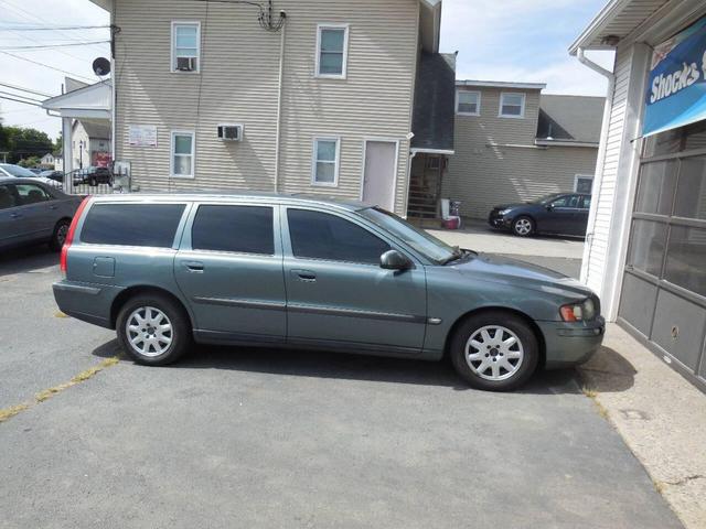 Photo of 2001 Green Volvo V70