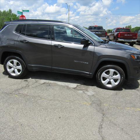 Photo of 2022 Granite Crystal Metallic Clearcoat Jeep Compass