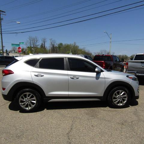 Photo of 2018 Molten Silver Hyundai TUCSON