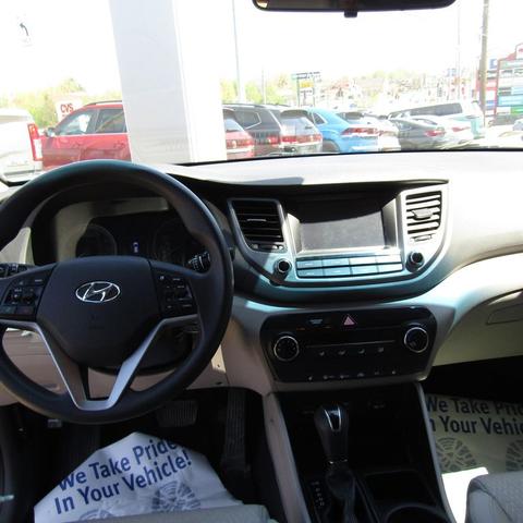 Photo of 2018 Molten Silver Hyundai TUCSON