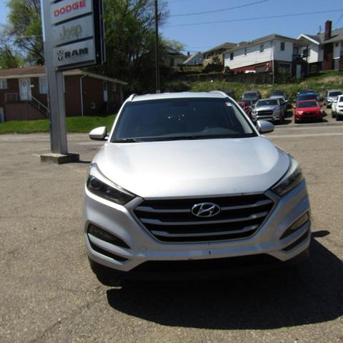 Photo of 2018 Molten Silver Hyundai TUCSON