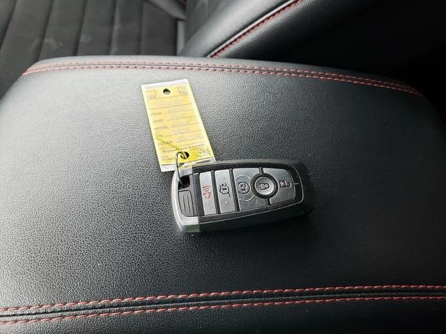 Photo of 2022 Agate Black Metallic Ford Edge