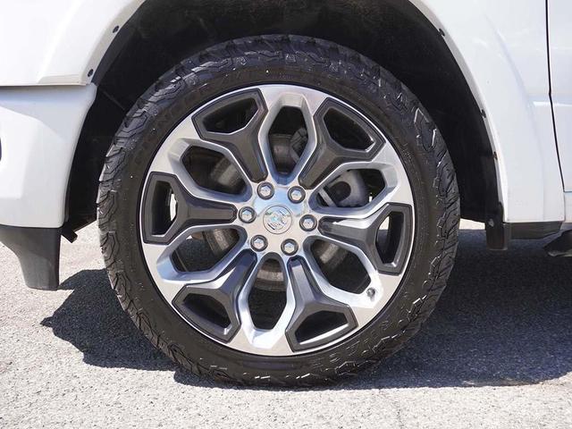 Photo of 2021 Ivory Tri-Coat Pearl RAM 1500