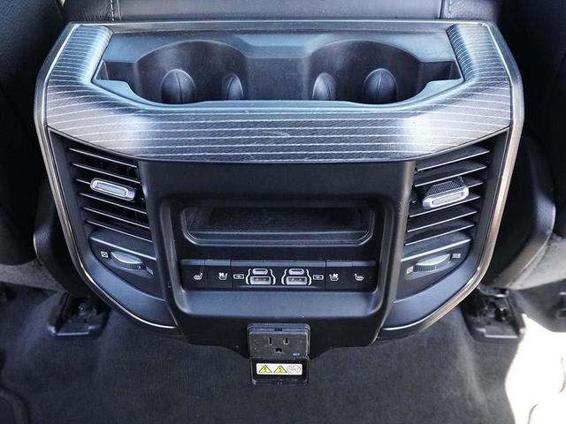 Photo of 2021 Ivory Tri-Coat Pearl RAM 1500