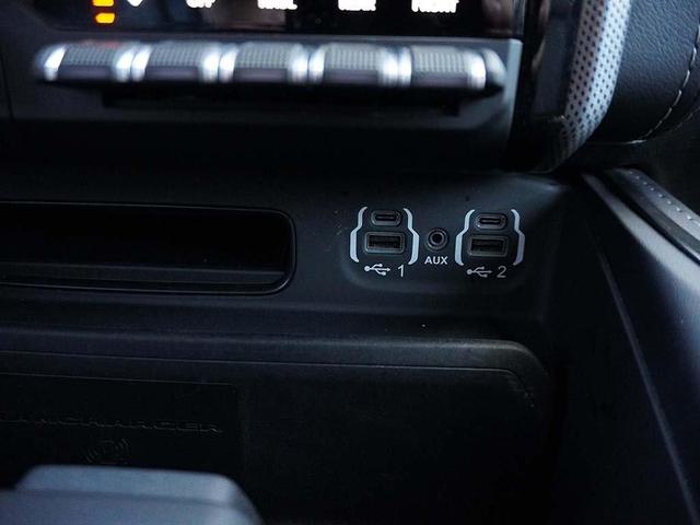 Photo of 2021 Ivory Tri-Coat Pearl RAM 1500
