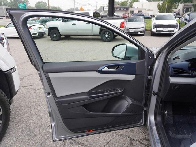 Photo of 2022 Pyrite Silver Metallic Volkswagen Taos