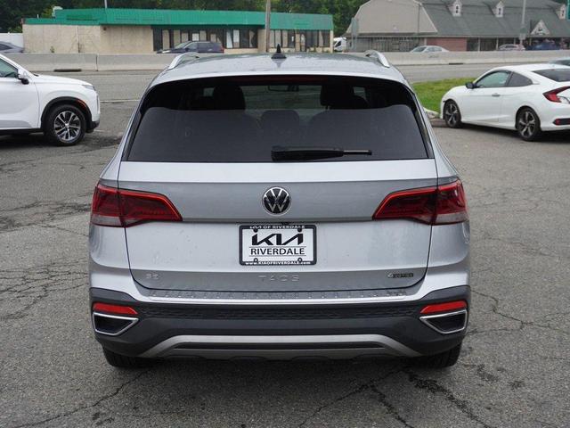 Photo of 2022 Pyrite Silver Metallic Volkswagen Taos