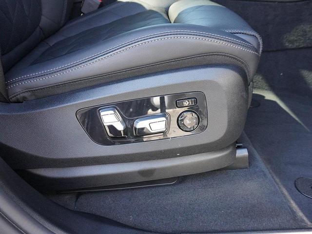 Photo of 2023 Carbon Black Metallic BMW X5