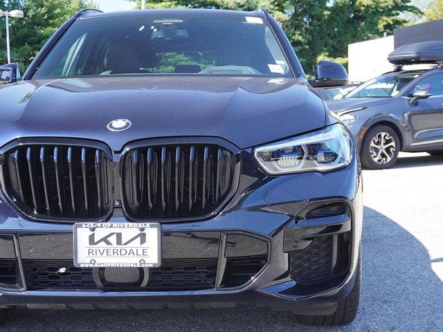 Photo of 2023 Carbon Black Metallic BMW X5