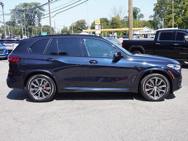 Photo of 2023 Carbon Black Metallic BMW X5