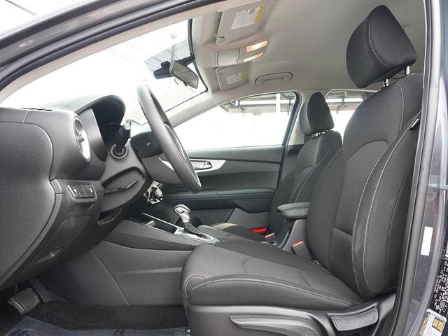 Photo of 2023 Gravity Gray Kia Forte