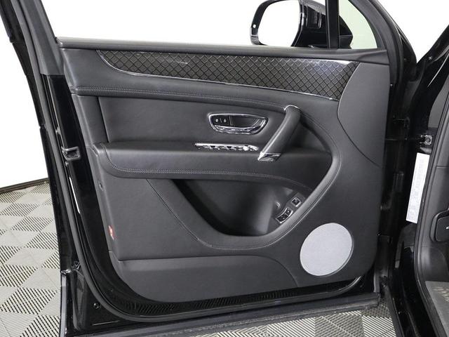 Photo of 2020 Black Bentley Bentayga