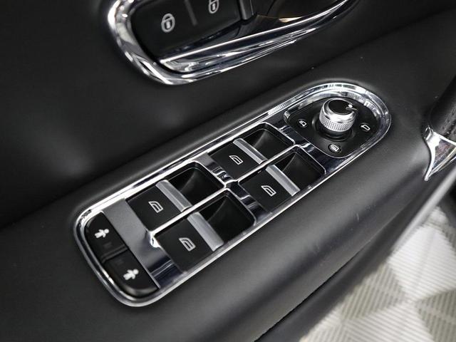 Photo of 2020 Black Bentley Bentayga