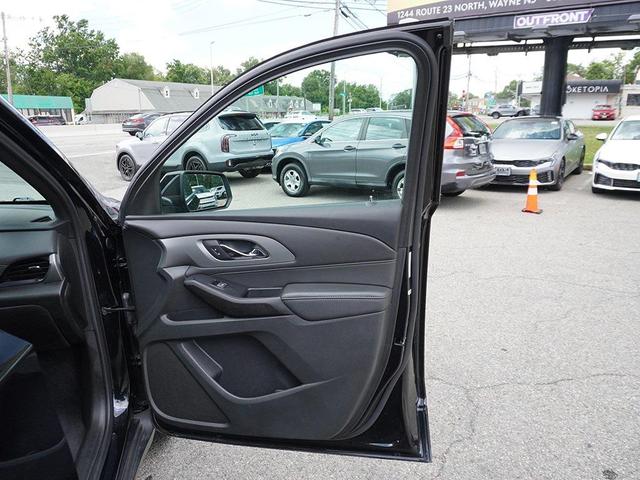 Photo of 2023 Mosaic Black Metallic Chevrolet Traverse