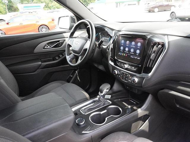 Photo of 2023 Mosaic Black Metallic Chevrolet Traverse