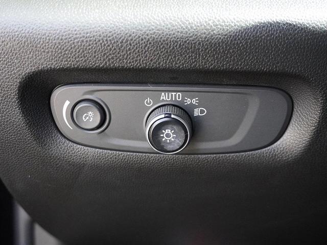Photo of 2023 Mosaic Black Metallic Chevrolet Traverse