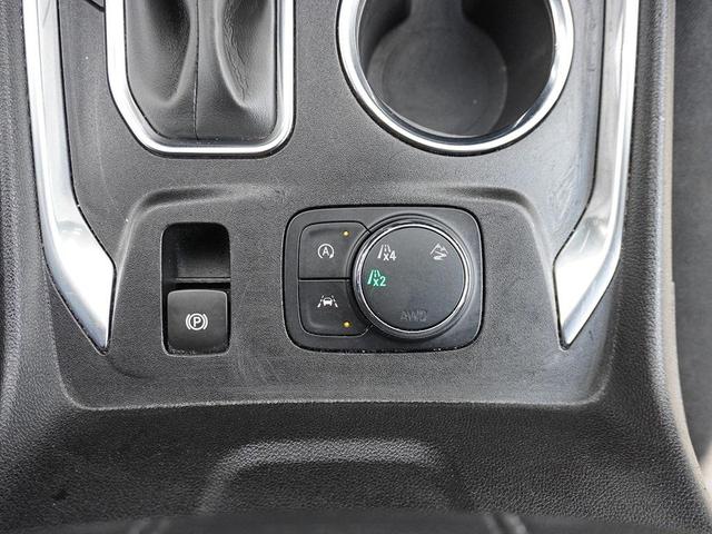 Photo of 2023 Mosaic Black Metallic Chevrolet Traverse