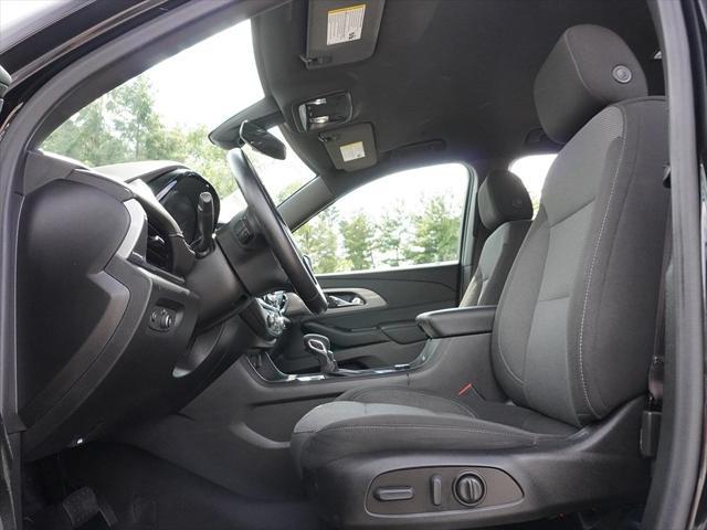 Photo of 2023 Mosaic Black Metallic Chevrolet Traverse