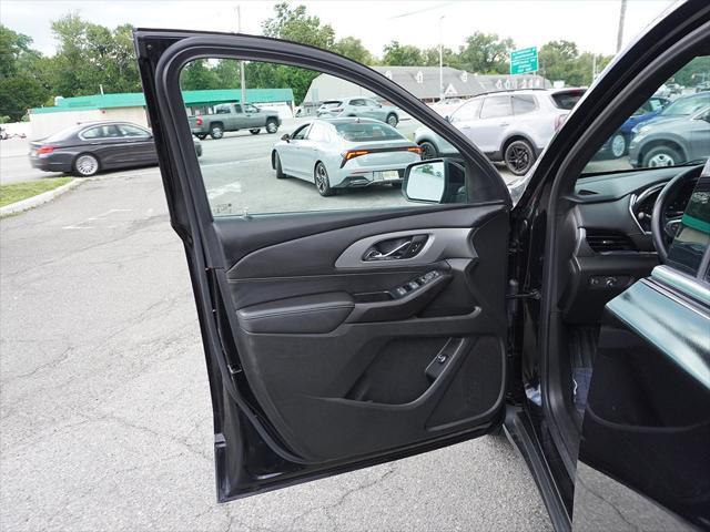 Photo of 2023 Mosaic Black Metallic Chevrolet Traverse