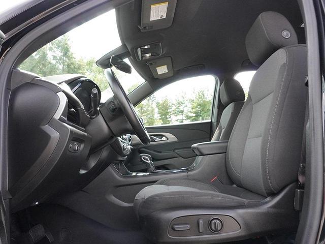 Photo of 2023 Mosaic Black Metallic Chevrolet Traverse