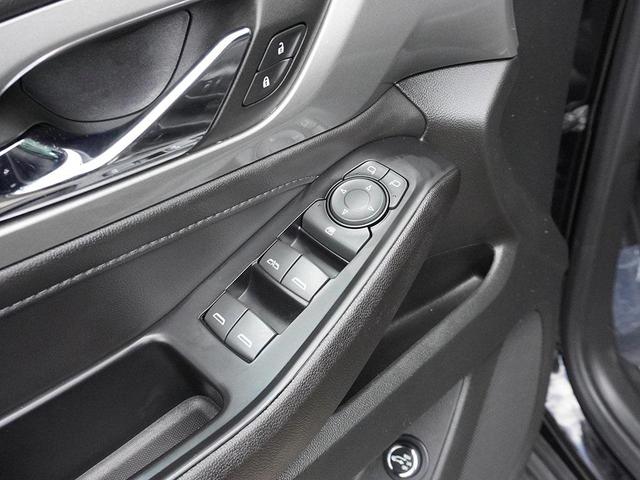 Photo of 2023 Mosaic Black Metallic Chevrolet Traverse