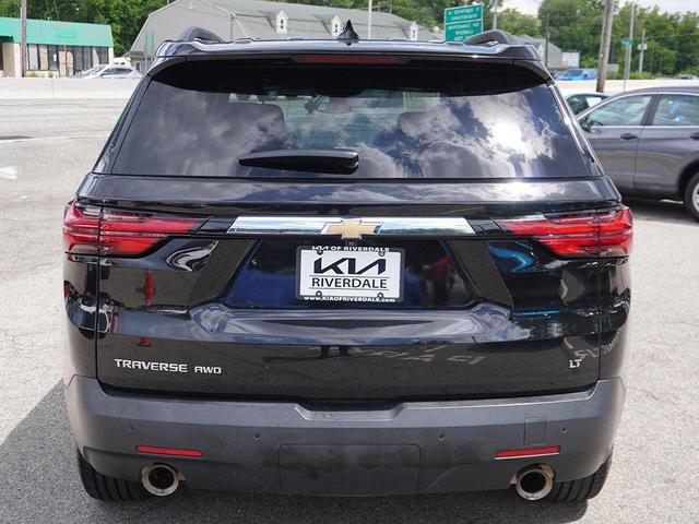 Photo of 2023 Mosaic Black Metallic Chevrolet Traverse