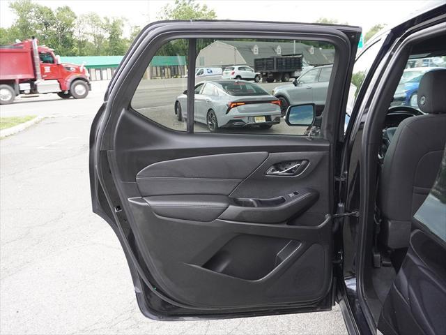 Photo of 2023 Mosaic Black Metallic Chevrolet Traverse