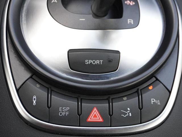 Photo of 2010 Phantom Black Pearl Effect/Lava Gray Audi R8