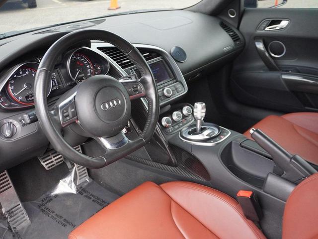 Photo of 2010 Phantom Black Pearl Effect/Lava Gray Audi R8