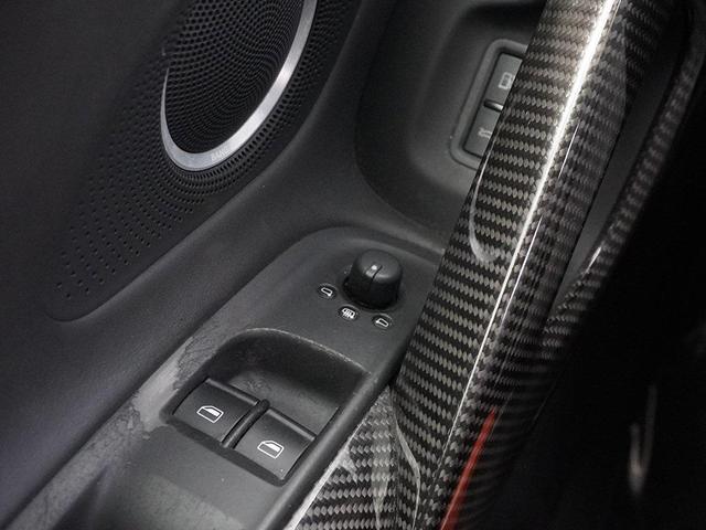 Photo of 2010 Phantom Black Pearl Effect/Lava Gray Audi R8