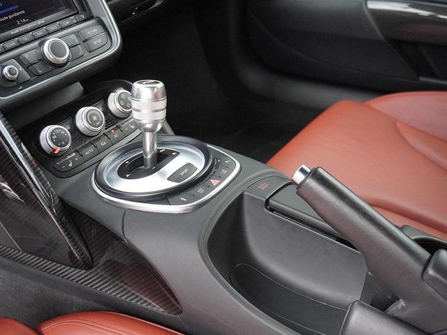 Photo of 2010 Phantom Black Pearl Effect/Lava Gray Audi R8