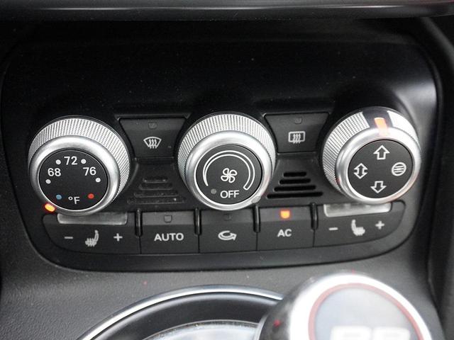 Photo of 2010 Phantom Black Pearl Effect/Lava Gray Audi R8
